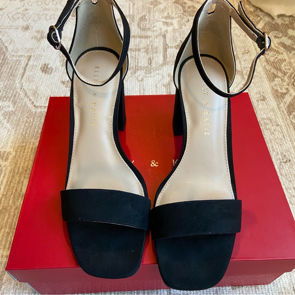 Kelly & Katie Black Heeled Sandals